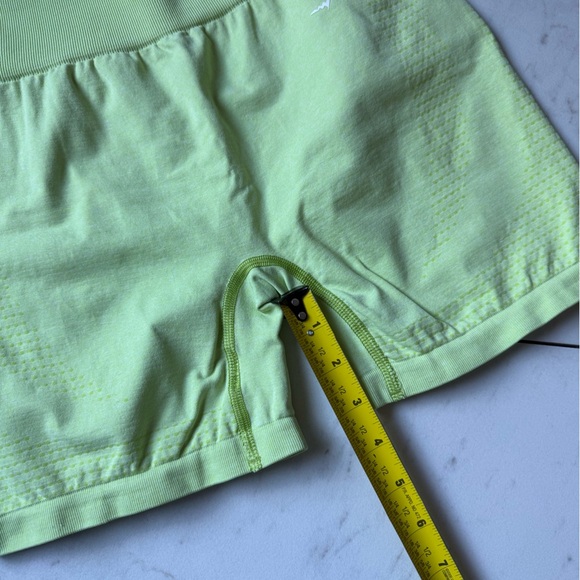 GYMSHARK Vital Seamless Shorts - lime green - size medium - Picture 5 of 7
